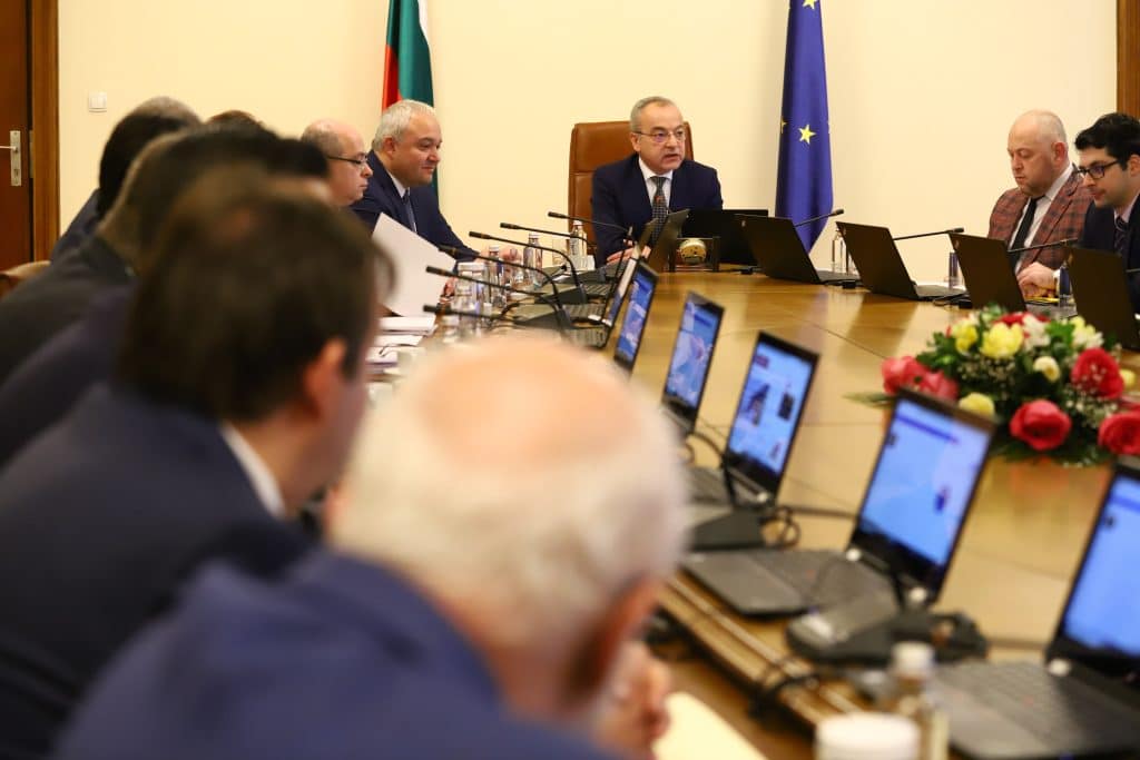 Гълъб Донев: Споделяме убеждението за дефицит до 3%, НС да търси решение