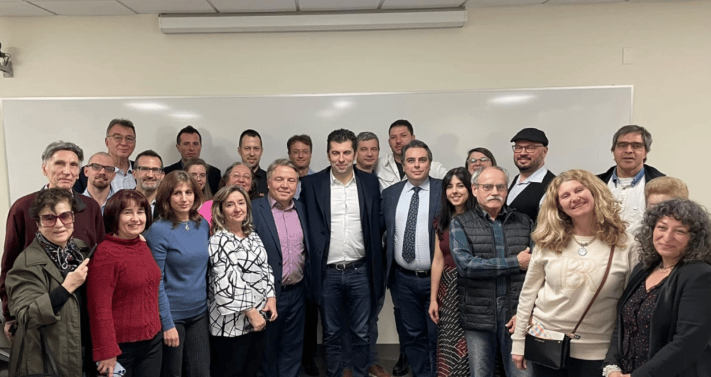 Кирил Петков и Асен Василев отидоха в САЩ преди старта на кампанията