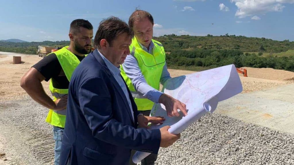 Министър Шишков разкри защо състоянието на пътищата е такова