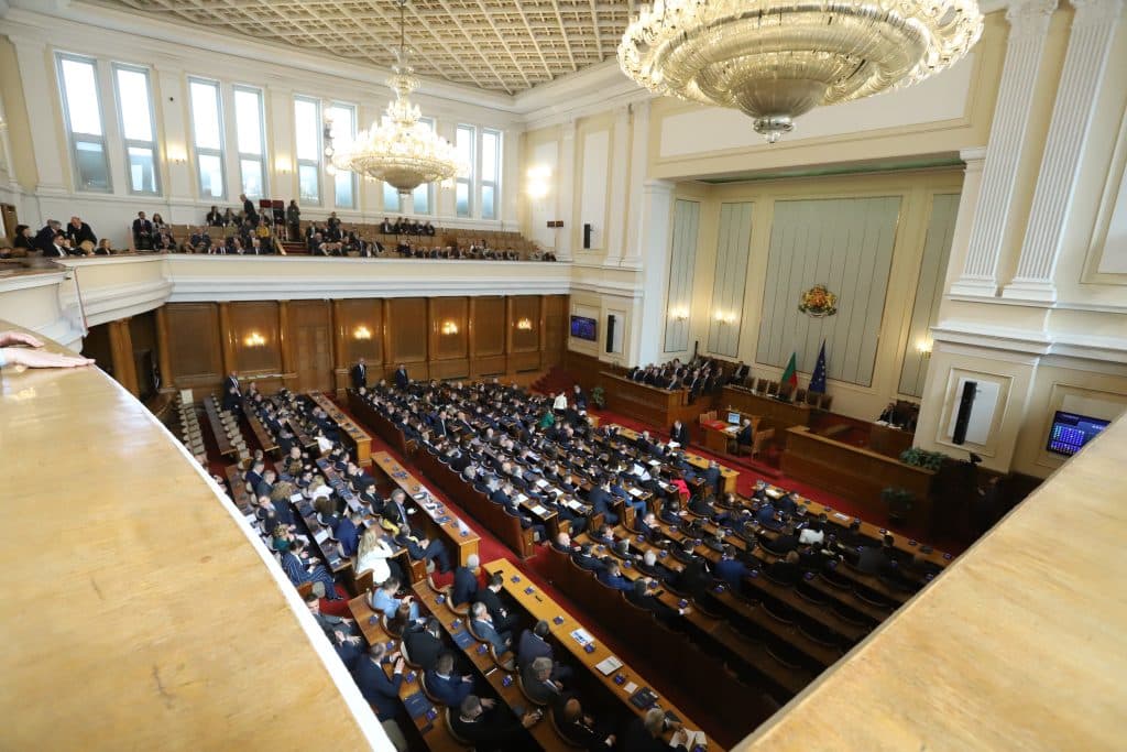 Печелят ли партиите време в момента?