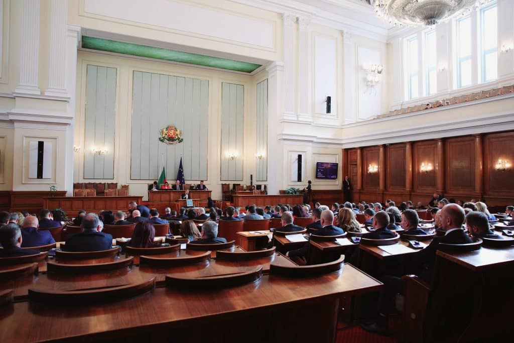 Позор: Обиди и нецензурни реплики в пленарната зала и в 49-ия парламент