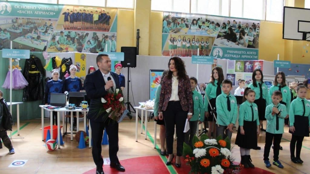 С „Училищно експо“ ОУ „Васил Априлов“ отбеляза 40-годишнината си