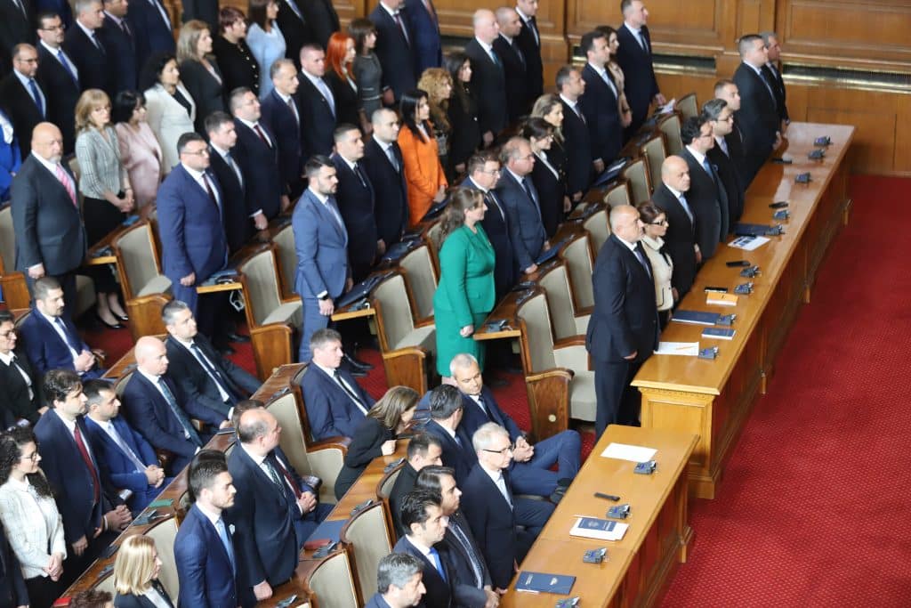 Депутатите приключиха работа за 30 минути