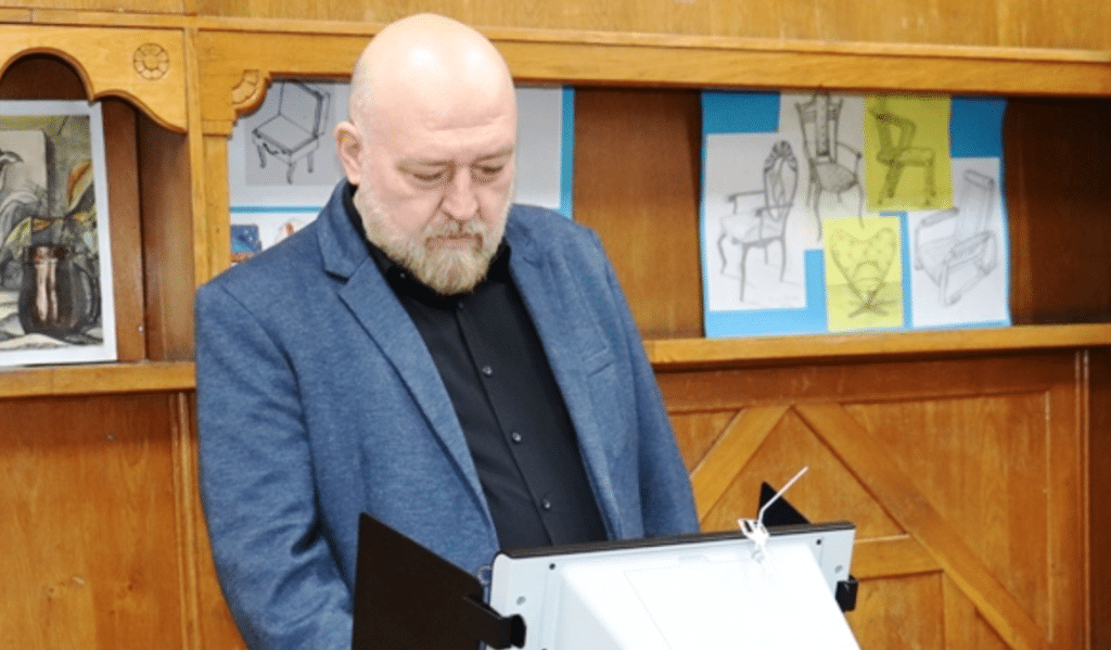 Анатоли Станев гласува с машина и надежда да изберем активни депутати