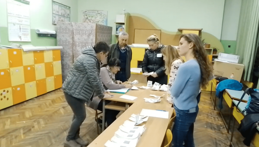 Ето къде да наблюдаваме броенето на бюлетините в русенските секции