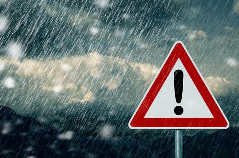 Кодове за опасни валежи и бури в 21 области, включително и Русе