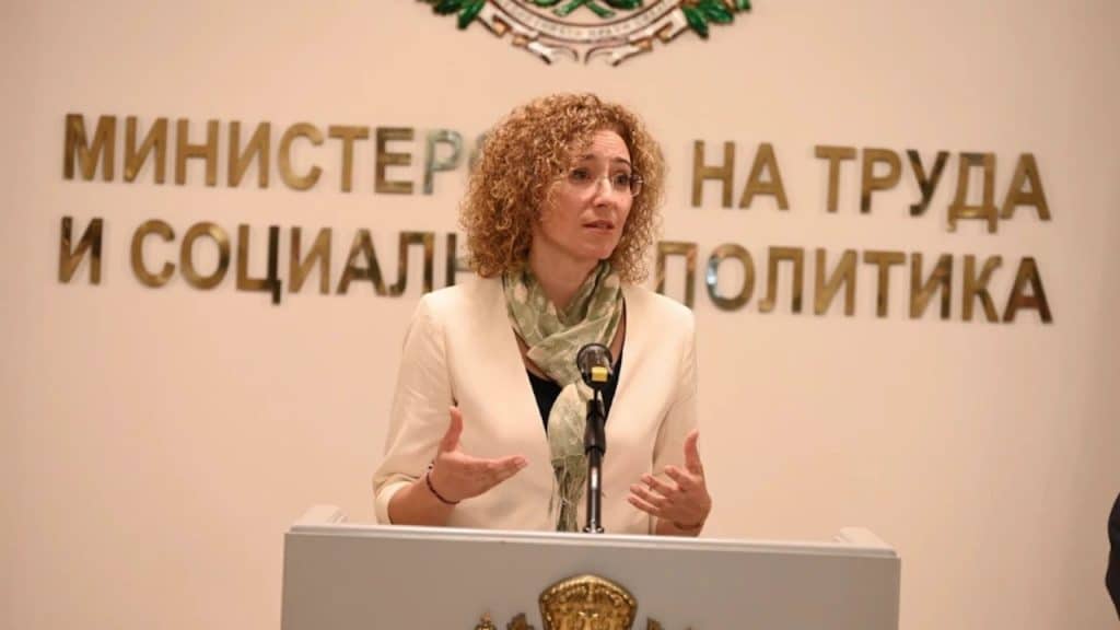 Министър Шалапатова: Още този месец пострадалите от наводненията домакинства ще получат еднократна помощ до 1512 лв.