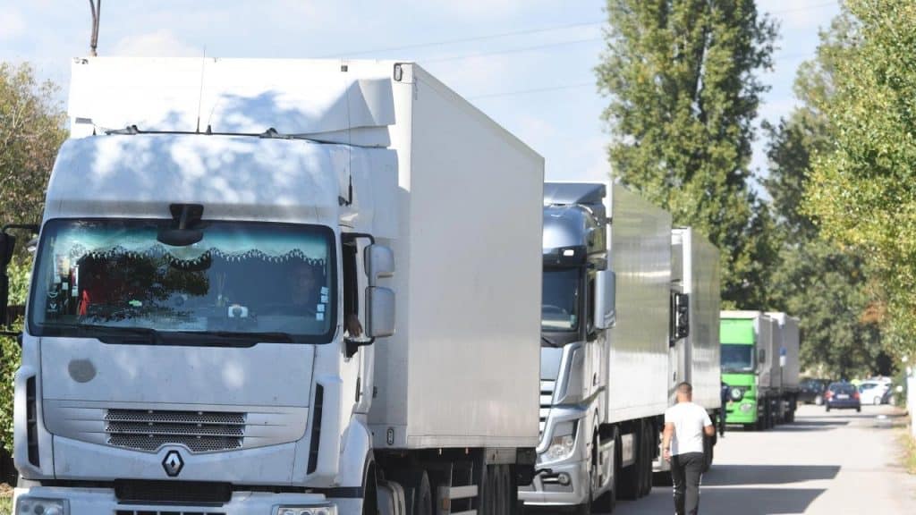 При температура над 35 градуса ще се спират камионите над 12 т по отделни пътни участъци