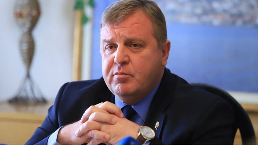 Каракачанов: Редно е решенията за въоръжението за Украйна да се обявяват публично