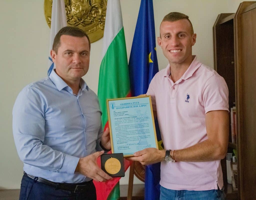 Двукратният световен шампион Християн Стоянов получи награда от кмета Пенчо Милков