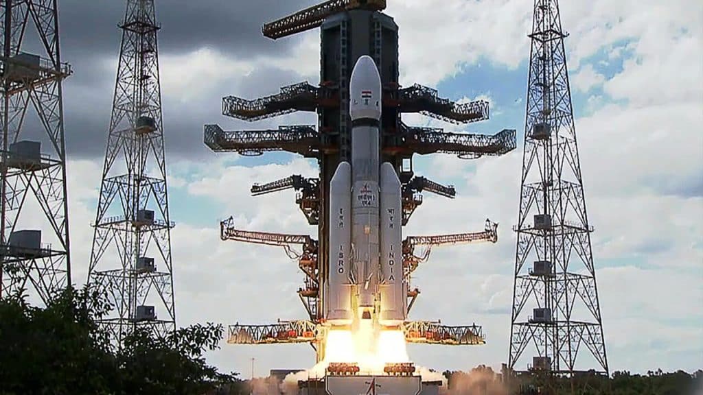 Индийският космически апарат „Чандраян-3“ се приземи успешно на южния полюс на Луната