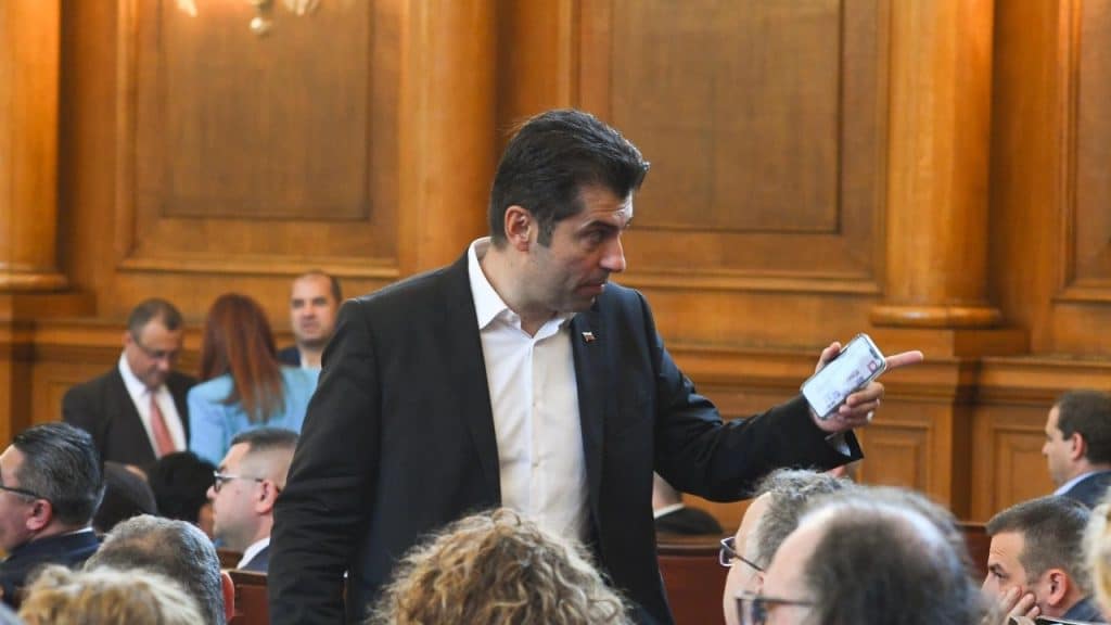 Кирил Петков: Доказахте колко просташки се мисли в тази зала
