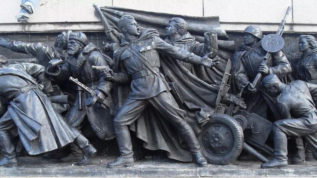 Защитниците на Паметника на Съветската армия ще поискат спиране на изпълнението на заповедта на областния управител