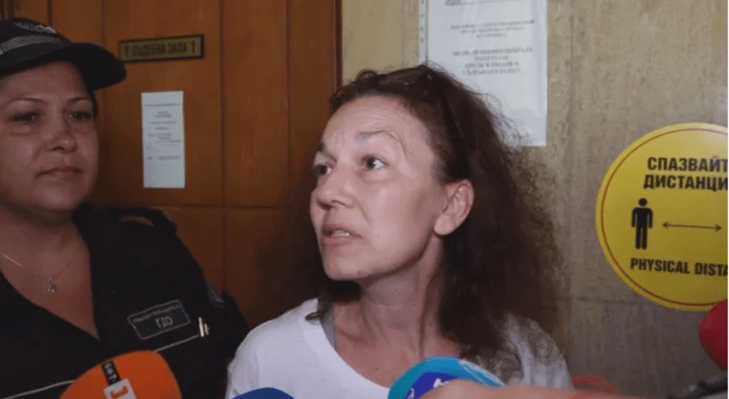 Освободиха срещу подписка жената, обвинена, че е изхвърлила детето си от колата