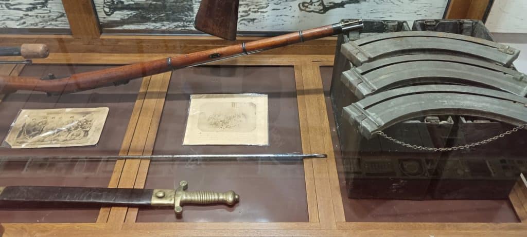 Историческият музей в Бяла кани посетителите на изложбата „Откраднатото оръжие“