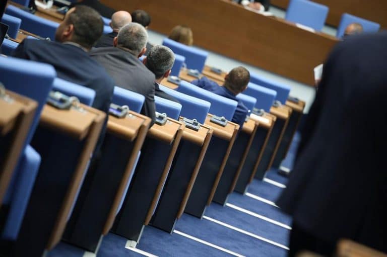 Парламентът гледа промените за либерализиране на пазара на ток