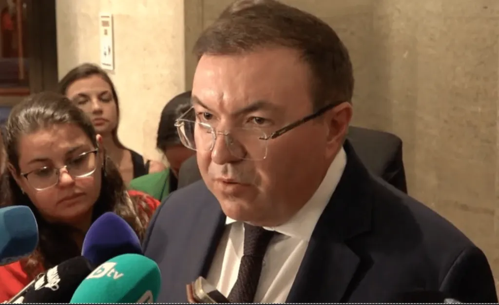 Костадин Ангелов: Хинков да обясни одита на АДФИ на центъра, който той е управлявал