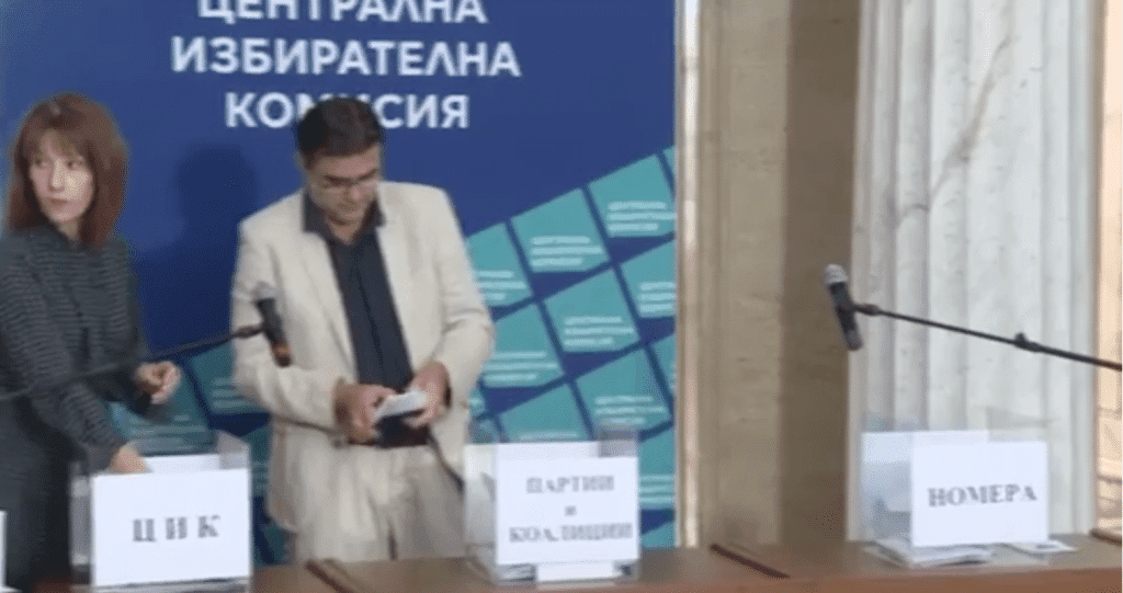 Вижте номерата на партиите и коалициите в бюлетините за местните избори