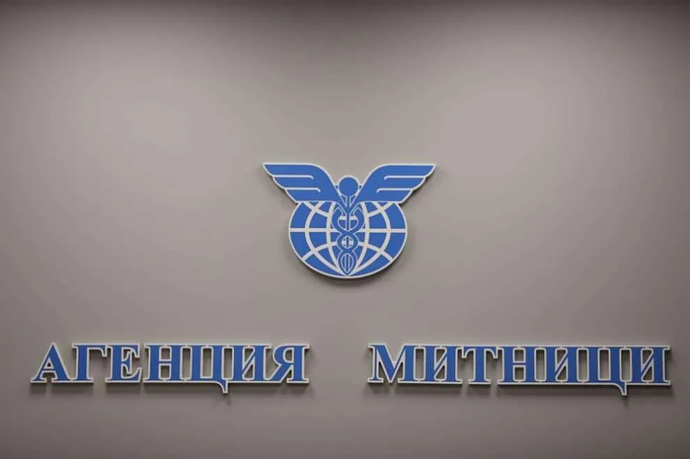 Агенция „Митници“: Забраната за влизане на автомобили с руска регистрация важи и при транзит