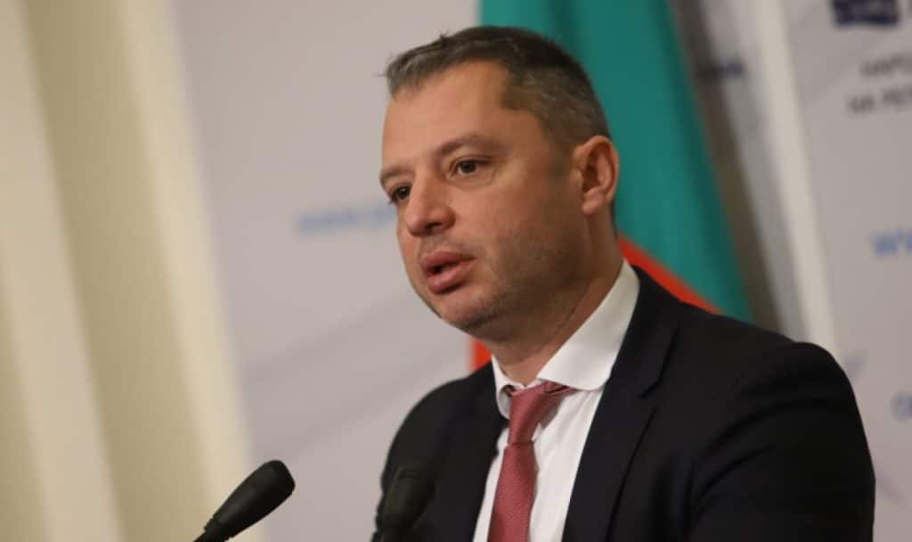 Делян Добрев: Кабинетът говори едно, а прави точно обратното