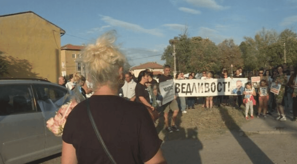 Протестиращи атакуваха имотите на двамата арестувани за убийството в Цалапица