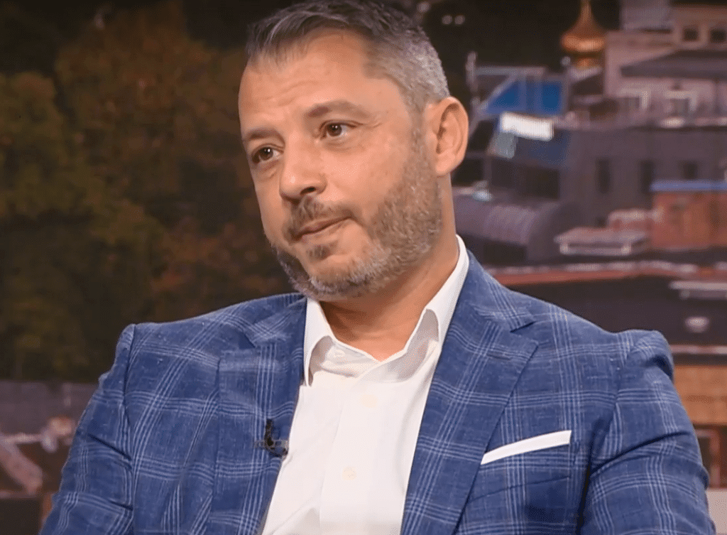 Делян Добрев към ПП: Предлагам от тук нататък да си учат вкъщи уроците, а не в министерствата