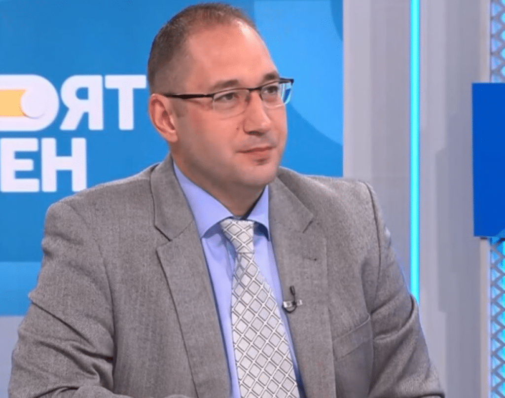 Георги Ангелов: С данъците от „Лукойл“ и таксата за „Газпром“ Асен Василев ще свали дефицита почти до 0%