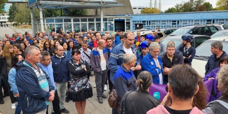 Служителите на “Топлофикация Русе” с мирен протест срещу политиката на правителството за унищожаване на сектор “Енергетика и въгледобив”