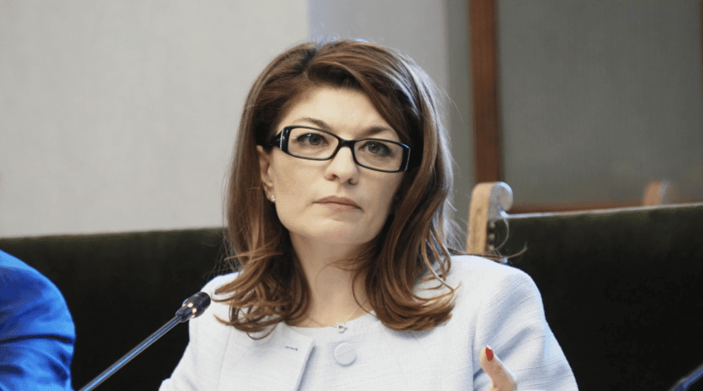 Журналисти оплюха номинацията на Десислава Атанасова за конституционен съдия