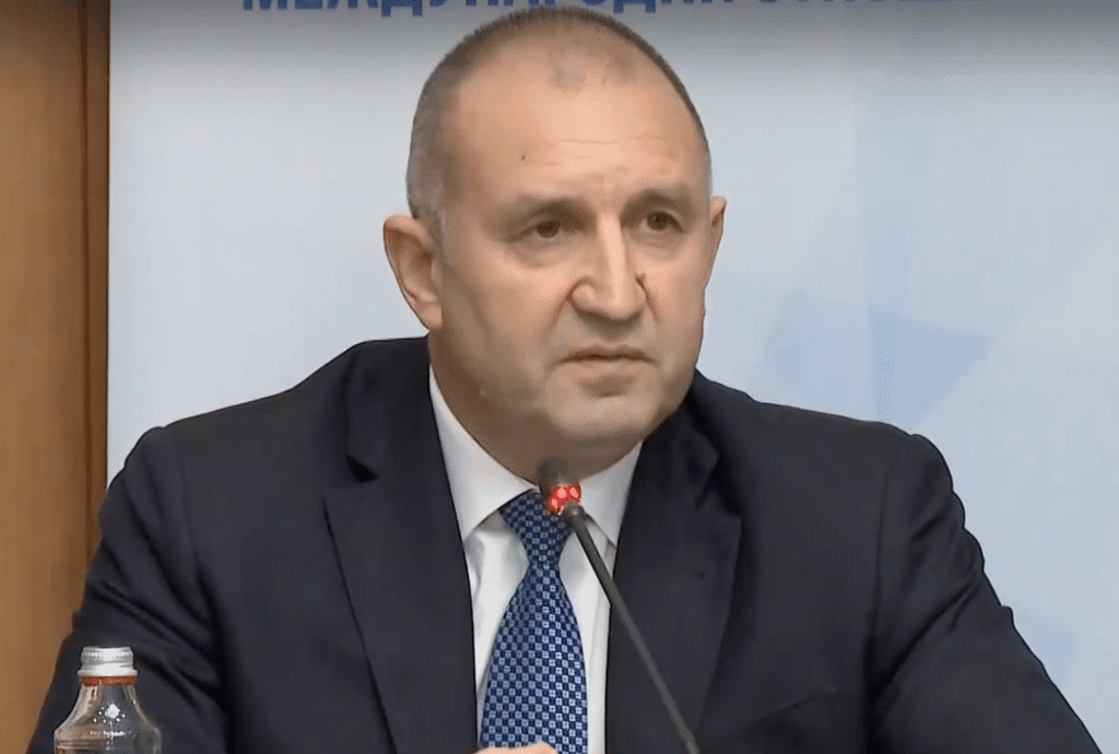 Румен Радев свика шефовете на службите заради ситуацията в региона на Червено море