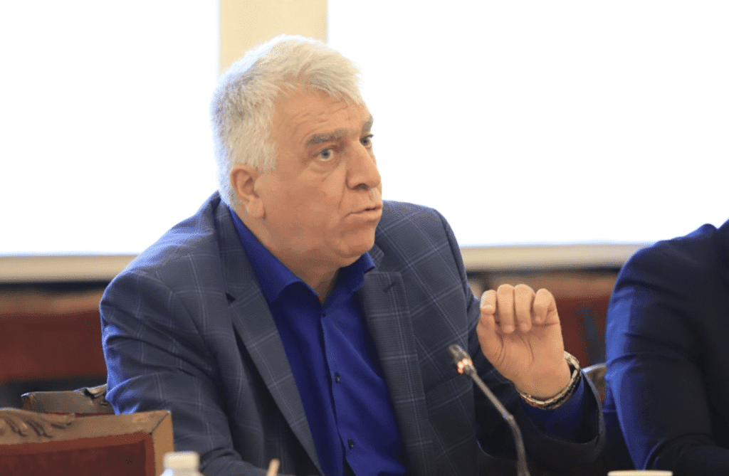 БСП иска заедно с дерогацията да бъде забранен и вносът на петролни продукти