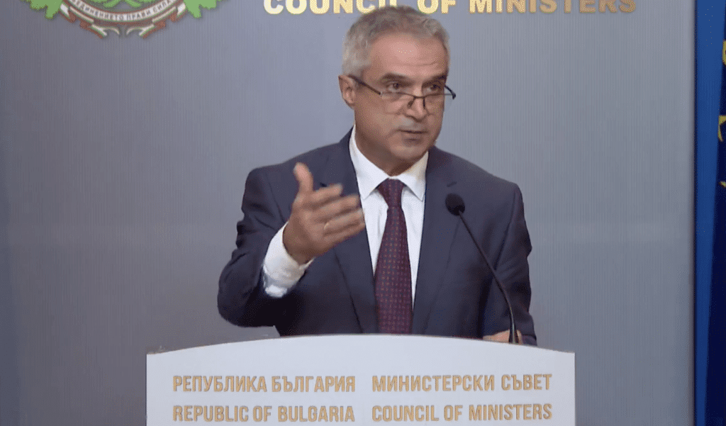 Министър Радев обяви къде все още има проблеми с електропреносната мрежа