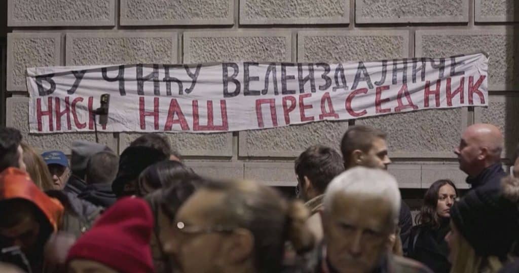 Втора нощ протести в Сърбия срещу нарушения на парламентарния вот