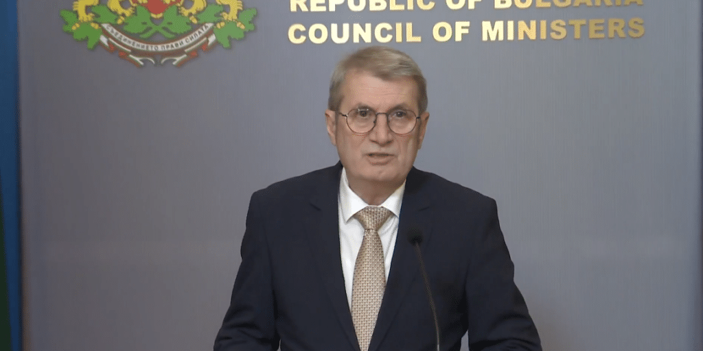 Министър Хинков: Не изпълнявам политически поръчки
