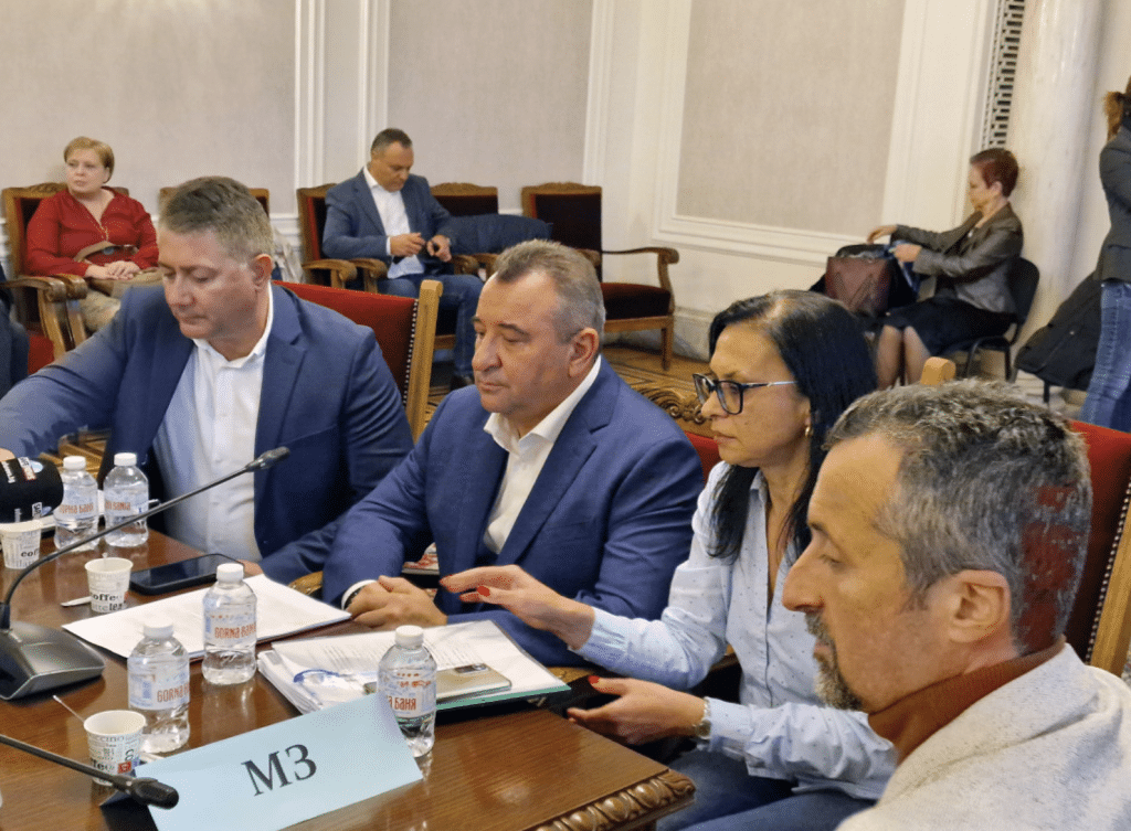 Депутатите обсъждат заплатите в болниците