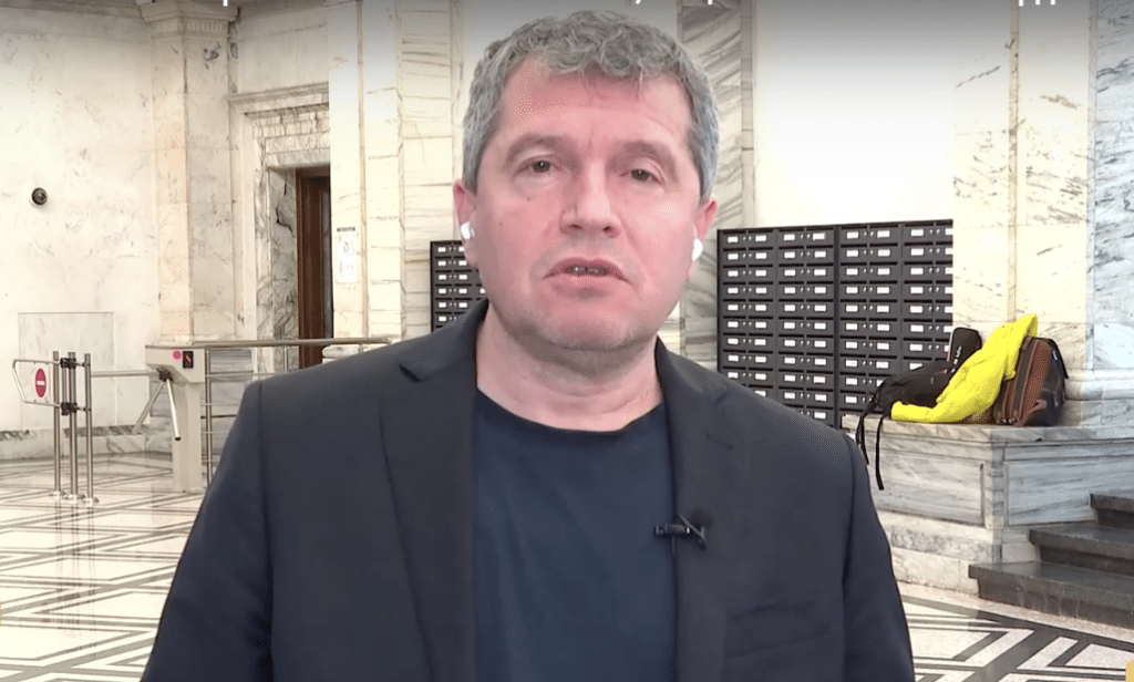 Тошко Йорданов: Големият въпрос е как се източва НЗОК, защото в момента 8 млрд. са на масата за крадене