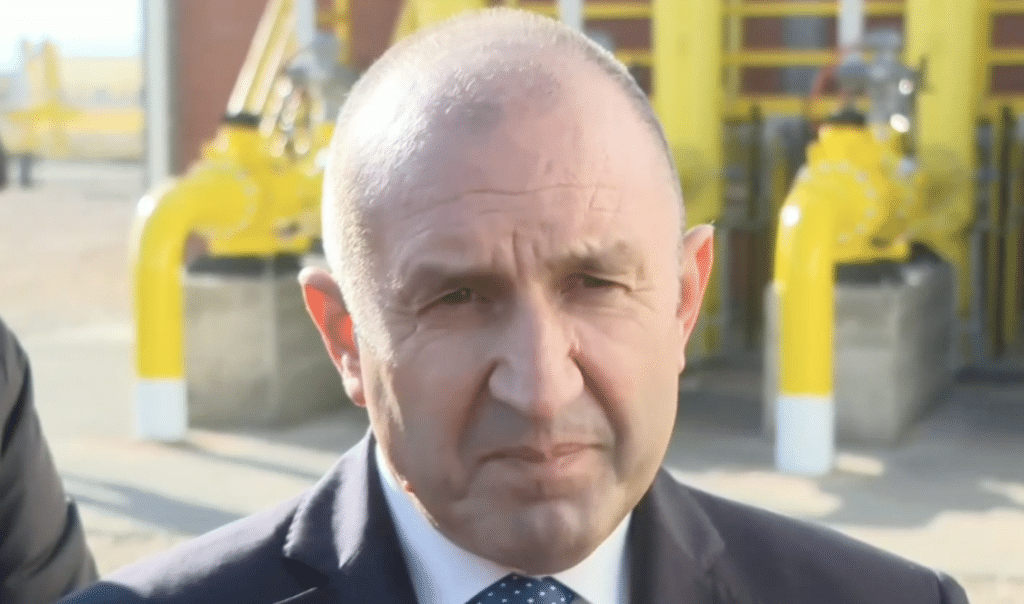Радев: Парламент с рекордно ниско гражданско представителство посяга към Конституцията