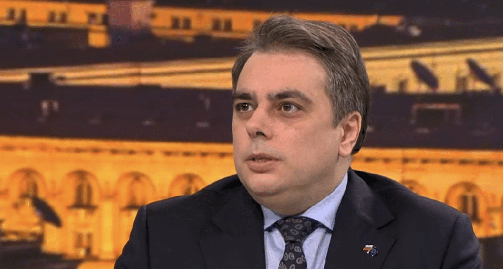 Асен Василев: Президентът не работи за българския национален интерес