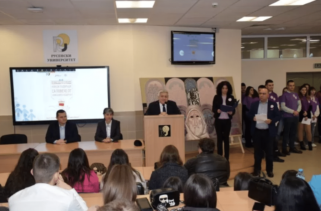 В Русенския университет 150 ученици участваха в състезанието „Някои подаръци са повече от обикновен подарък“