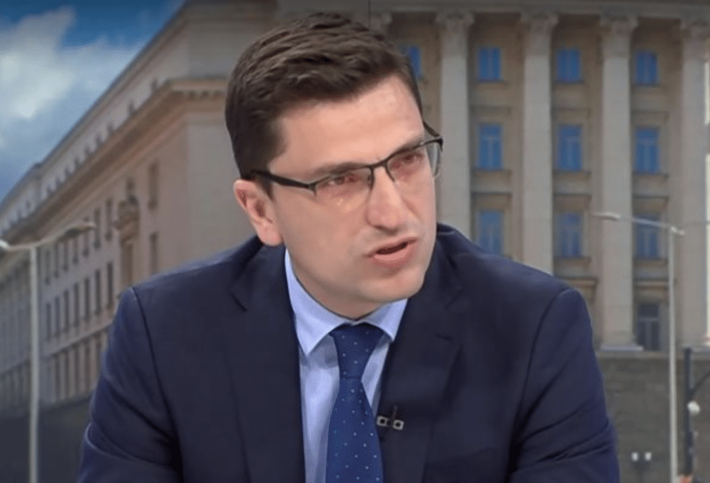 Венко Сабрутев: Депутатите от „Възраждане“, ИТН и БСП станаха символи на глупостта