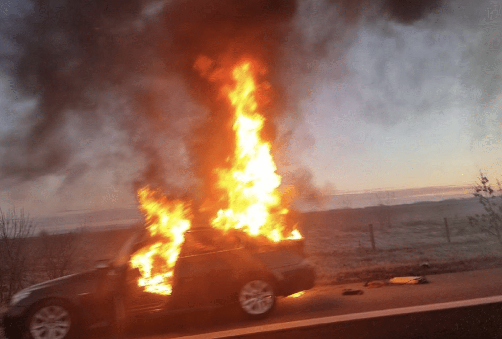 Автомобил избухна в пламъци на АМ „Тракия“