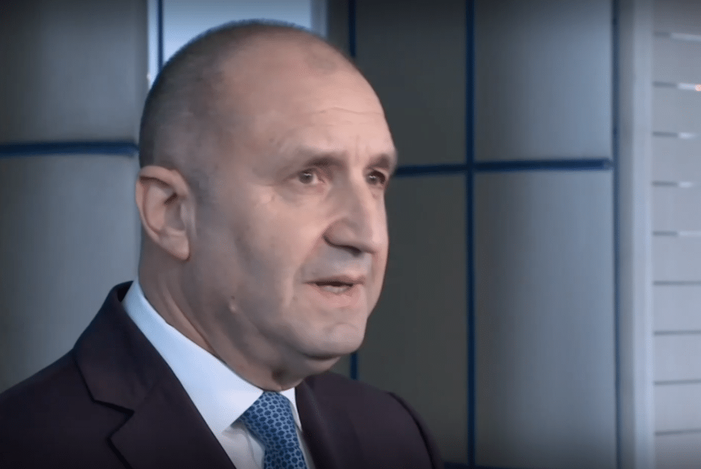 Румен Радев сезира КС за промените в Конституцията