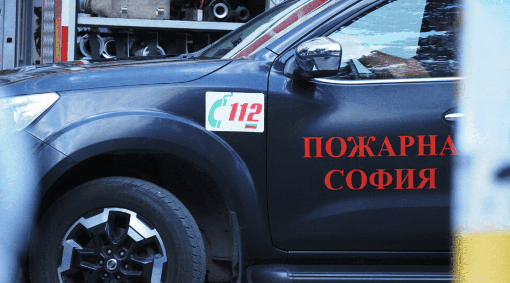 Полицай е пострадал при евакуацията на двама души при пожар в София