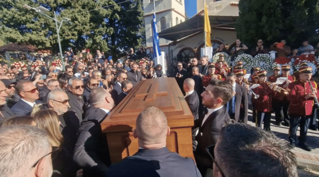 Хиляди плачат на погребението на Карас