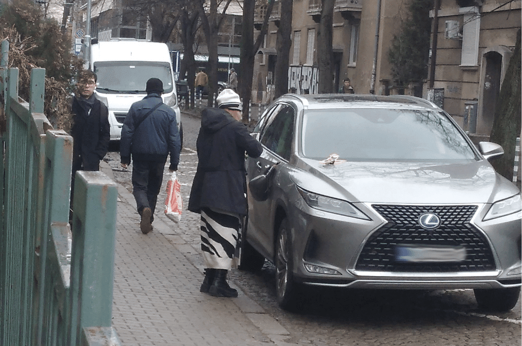 На Бъдни вечер потрошиха джипа на депутата от ПП Христо Петров