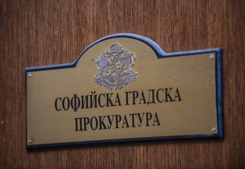 Съдят трима за обира на инкасо автомобил, един остава в ареста, третият се издирва