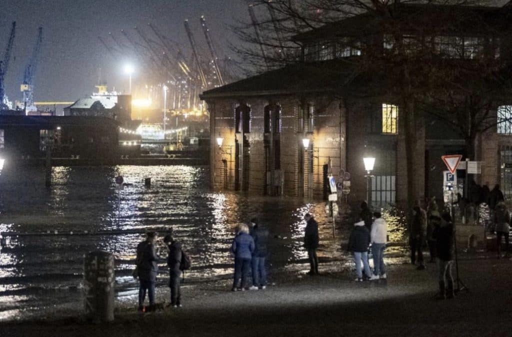 Бурята Золтан вилнее в Северна Европа, има загинали