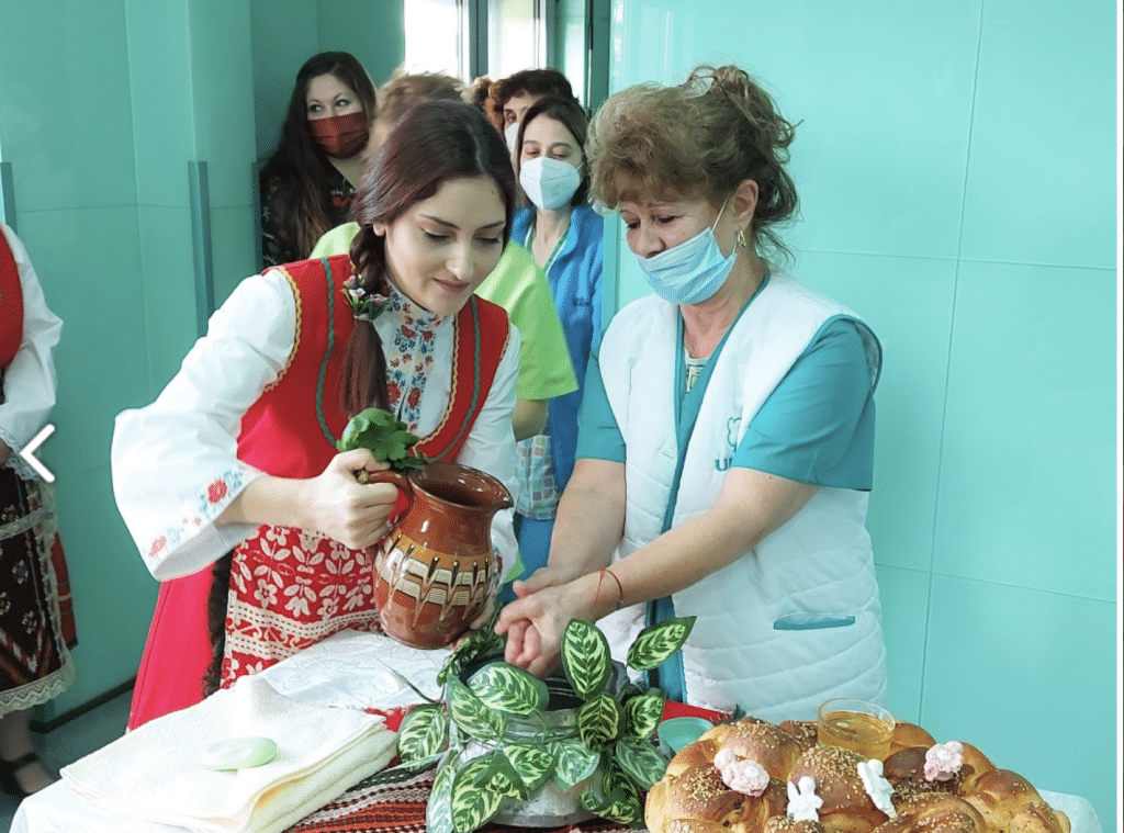Днес е Бабинден