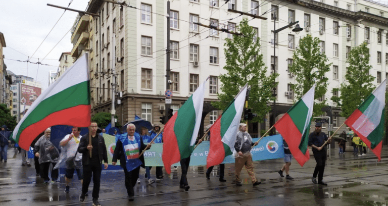 Столичният градски транспорт е в протестна готовност