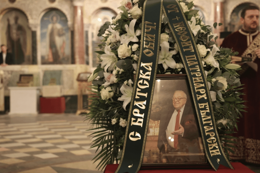 Стотици православни християни, десетки духовници и много приятели изпратиха в последния му път протопсалт доц. Димитър Димитров